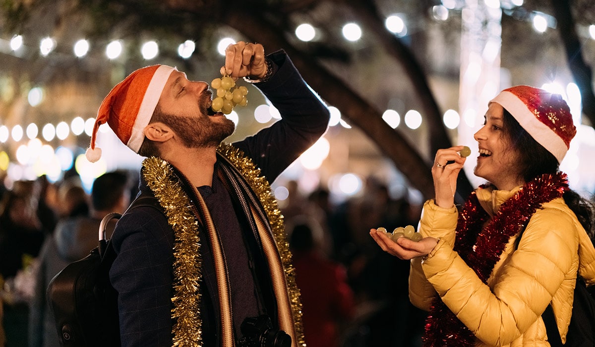 spanish new year tradition with grapes