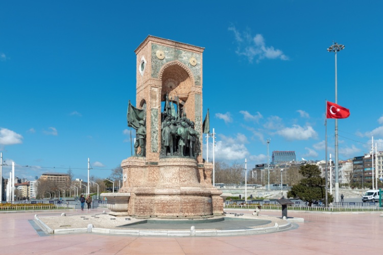 Taksim Cumhuriyet Anıtı