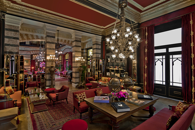 Pera Palace Hotel: Geçmişin Zarafeti ve Günümüzün Konforu