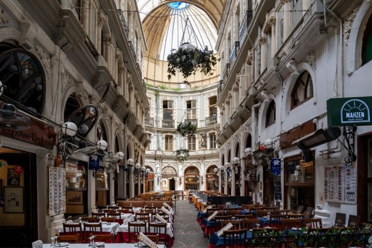 Venues with Character Bearing the Traces of the Past